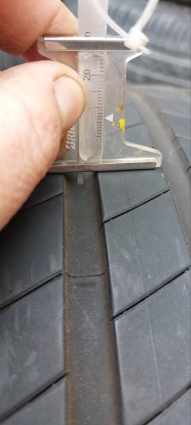 245/40 R19" Bridgestone 2db