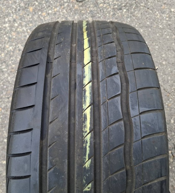 245/40 r18 Momo Outrun M3. 1db.