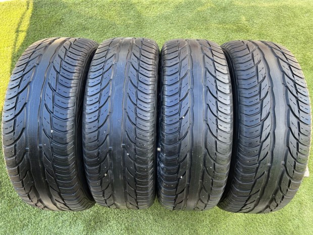 245/45 R17 Uniroyal RainExpert nyári gumi 5mm