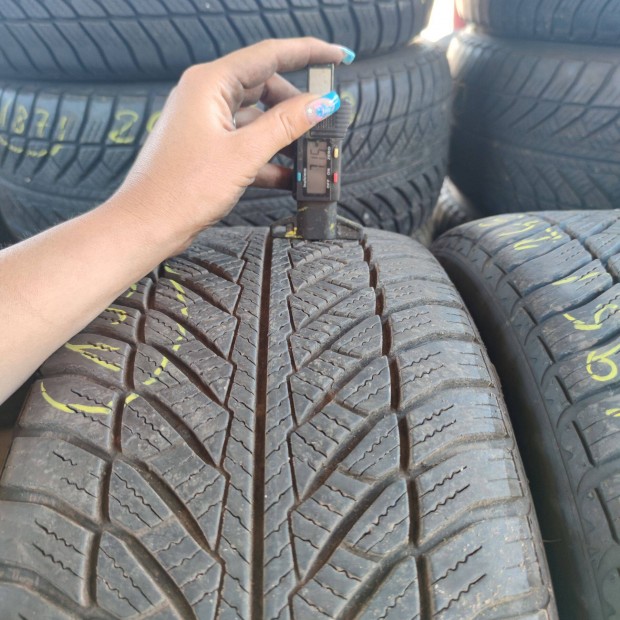 245/45 R18 Goodyear téli gumi 85000ft a 4db/195/