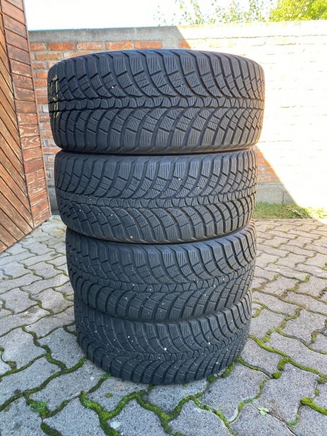 245/45 R18 Kumho Wintercraft tli gumi