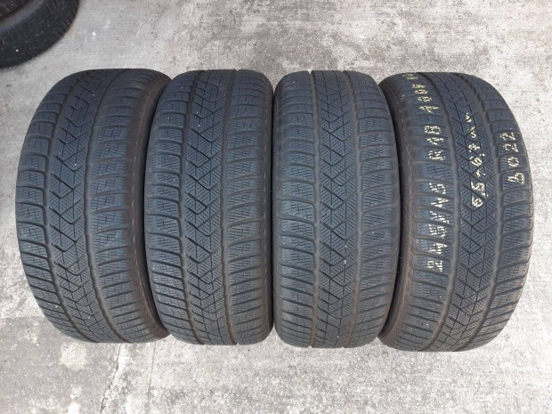 245/45 R18 -Pirelli téligumik