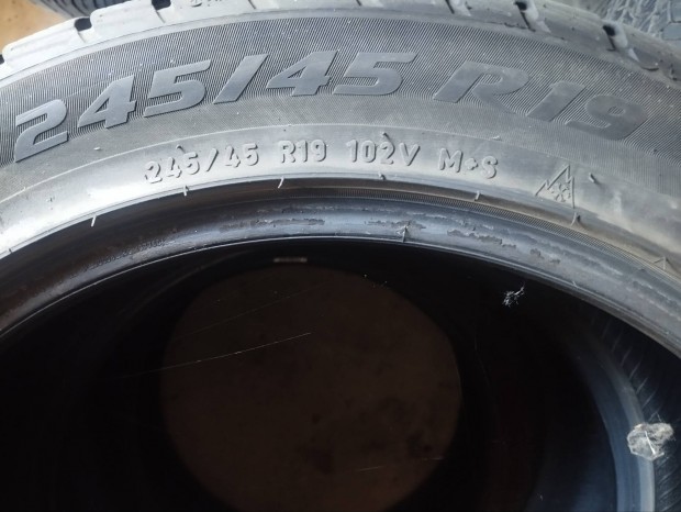 245/45 r19 Tli gumi Pirelli  5.5 mm-es profilmlysg.