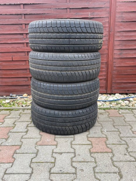 245/45r18 Davanti szinte j!