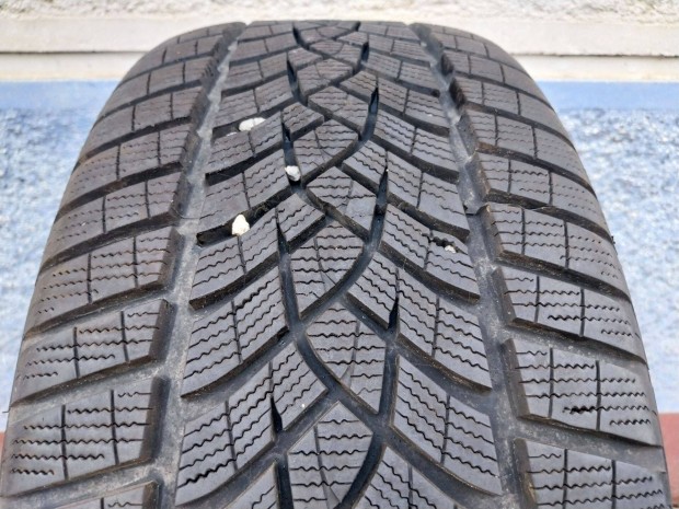245/50 R18 jszer Goodyear tli gumi /Dot:1623/