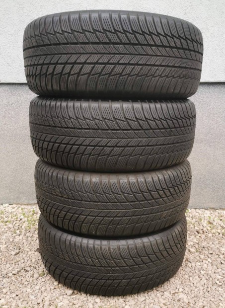 245/50 R19 Bridgestone Blizzak LM001 RFT tligumiszett jszer