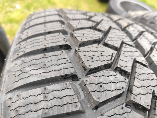 245/50 r19 j tligumi garnitra 