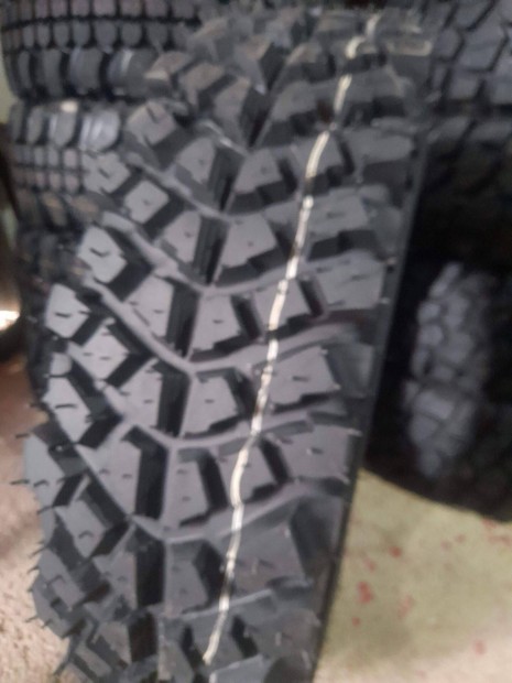 245/70R16 Cobra mintás terepgumi