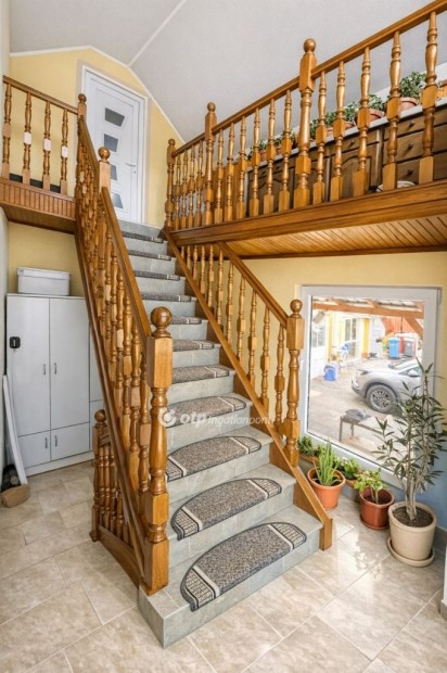 245 nm-es h�z elad� Beretty��jfalu