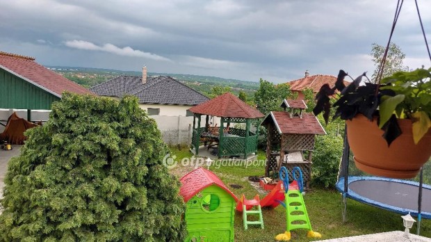 246 nm-es h�z elad� Veresegyh�z