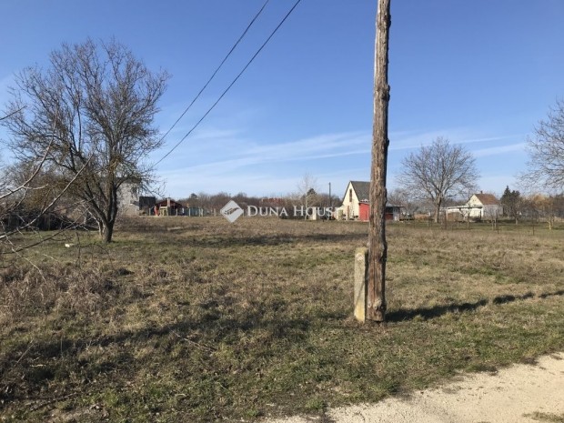 2493 nm-es telek elad� K�sz�rhegy