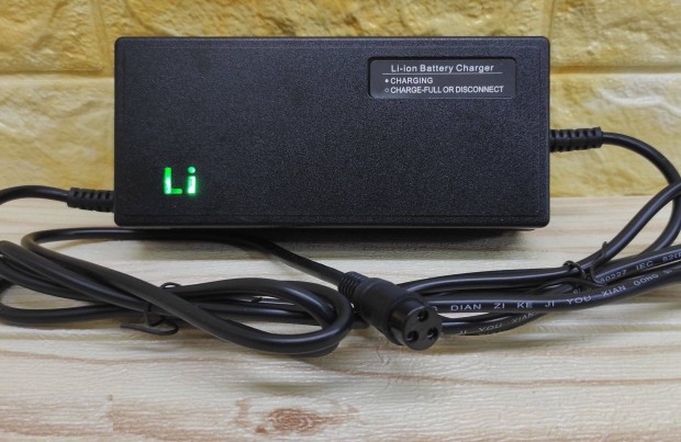 24V-29.4V 3A 7S lítium akkutöltő A-B-C-D-E csatlakozós kerékpár moped