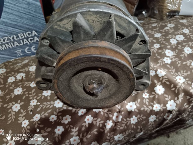 24 Voltos, teheraut� gener�tor, alkatr�sz. 