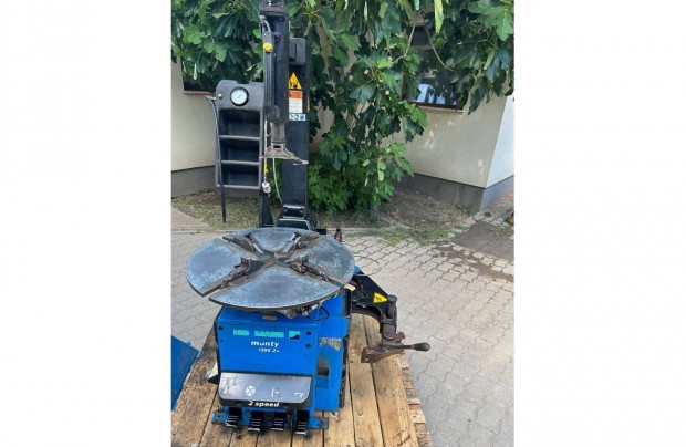 24" Használt gumiszerelőgép eladó Hofmann Monty 3300-24 Smartspeed