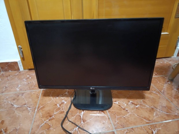 24 colos LG monitor VGA csatlakozval