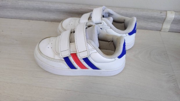 24-es Adidas Breaknet cipő