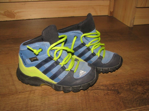 24-es Adidas cip