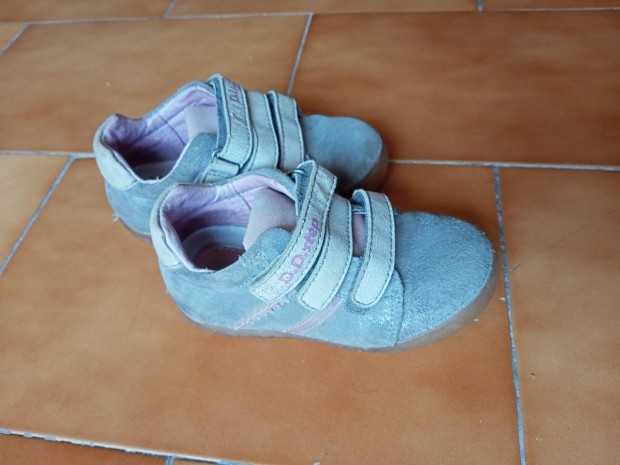 24-es D.d.step cipő