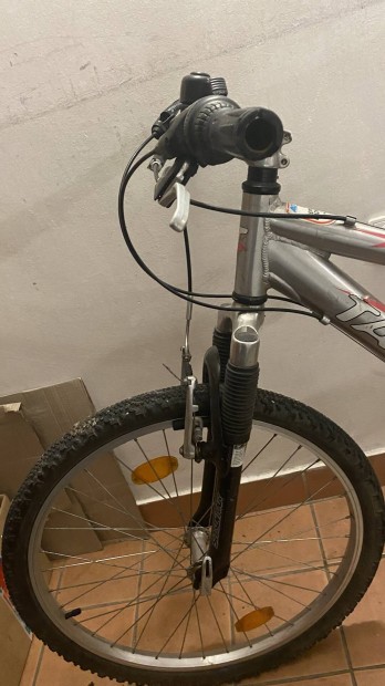 24 es mountain bike