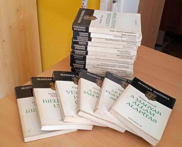 24 kötetes könyvcsomag a Magyar História sorozatból