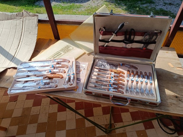 24 részes komplett kés készlet aktatáskában (zozizo)