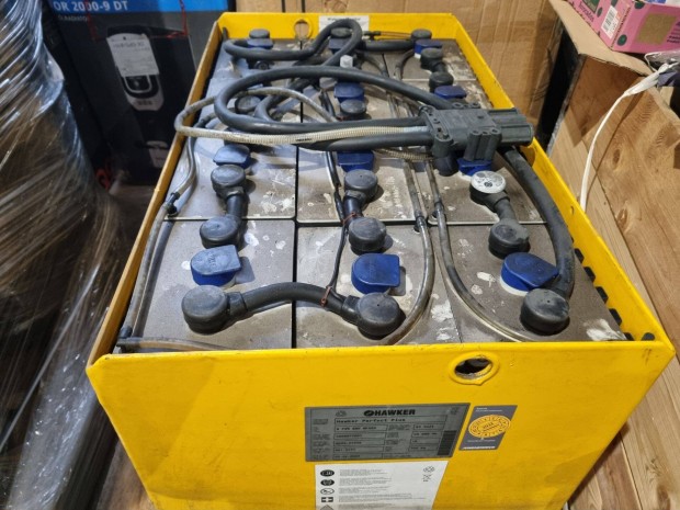 24 voltos Hawker targonca akkumul�tor, raklapemel� targonca aksi