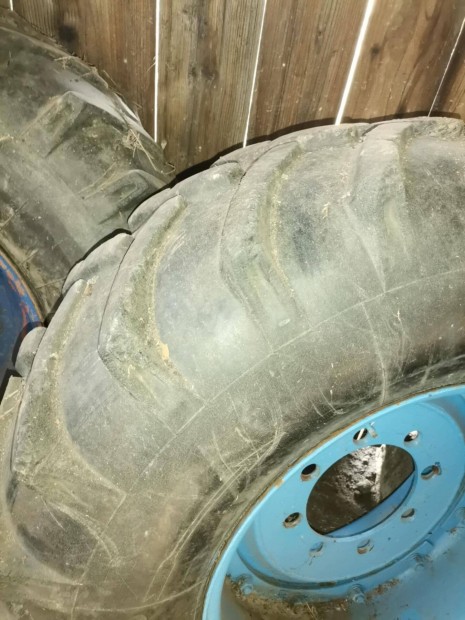 24colos htskerekek, super zetor 50, kombjn stb. ballonos gumik