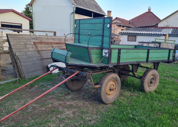 250×160 ujjanon lett csinálva 1 és 2lovas is. 06 30 316 3567