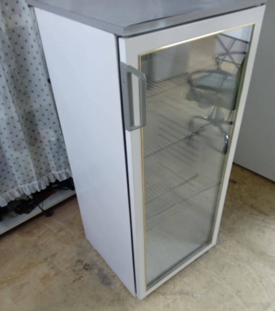 250 literes vitrines htszekrny