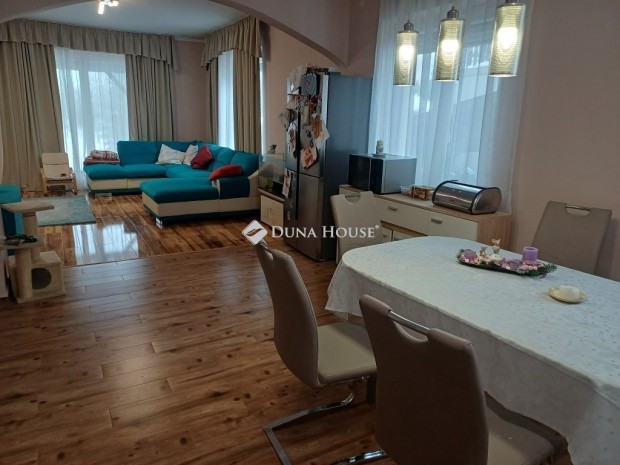 250 nm-es h�z elad� Szirmabeseny�