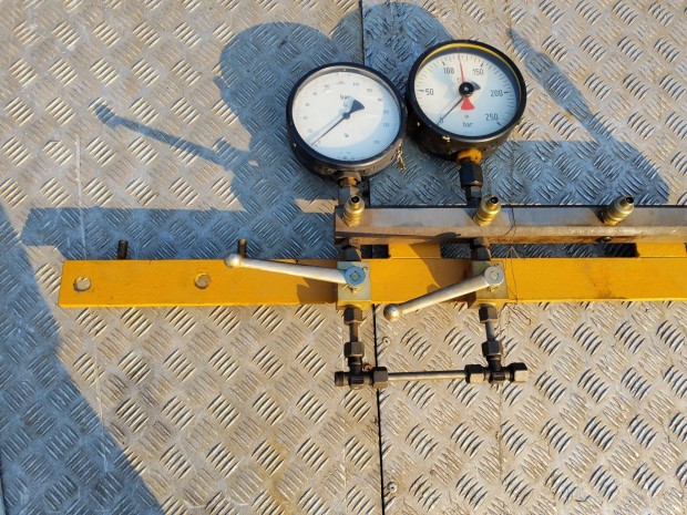 250bar nyom�sm�r�k hidraulika �llv�nyon