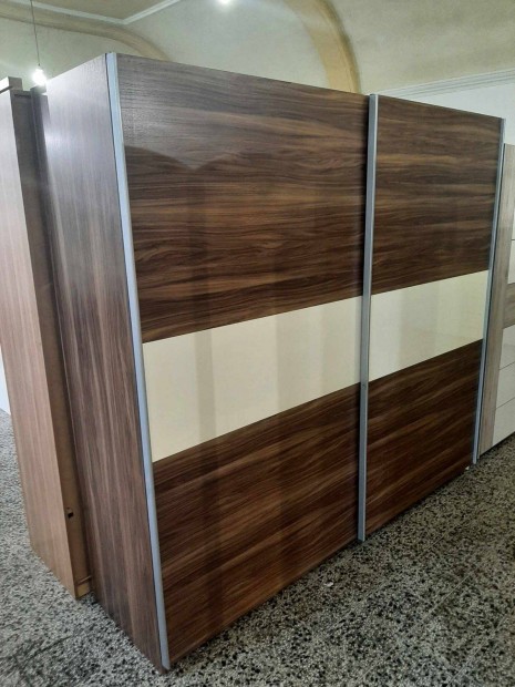 250cm széles, 225cm magas tolóajtós gardrób szekrény eladó