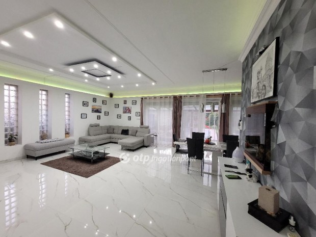 253 nm-es h�z elad� Dunaharaszti