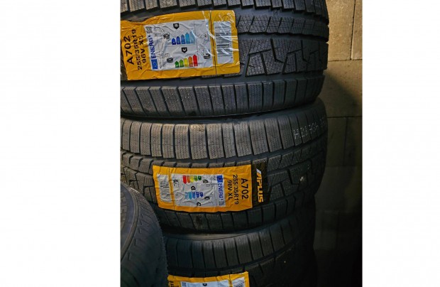 255/35R19 V XL Aplus j Tli Gumi Van Eleje Is 225/40R19