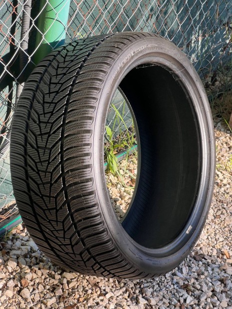 255/35/19" újszerű Hankook téli gumik