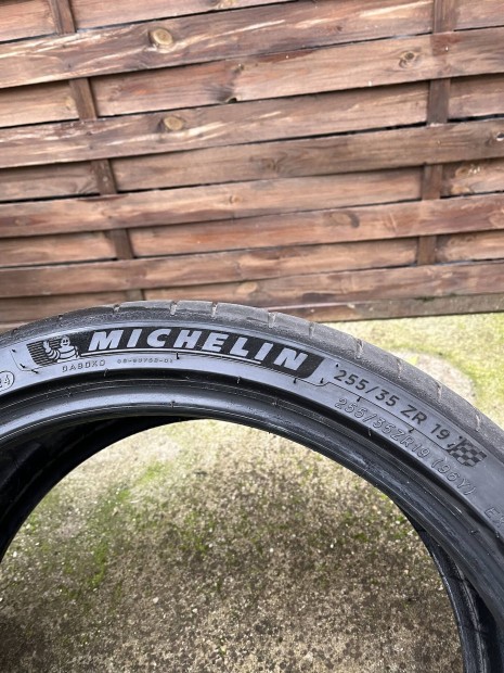 255/35 R19 2024 Michelin pilot sport 4 S nyrigumik eladak