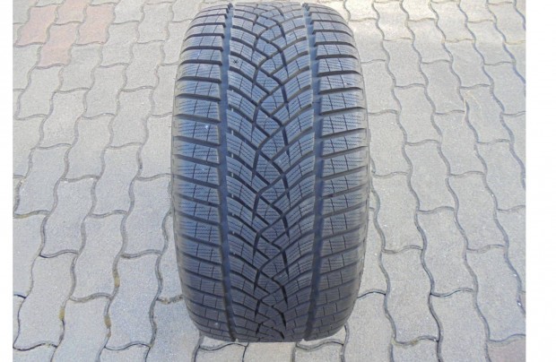 255/35 R19" 1 db újszerű Goodyear téli gumi eladó
