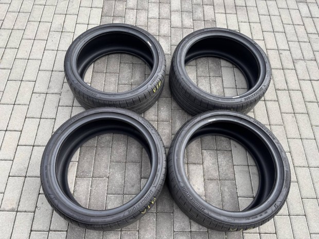 255/35 R20 Bridgestone nyrigumi