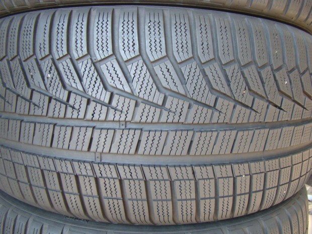 255/35 r20 Hankook tli gumi 255/35r20