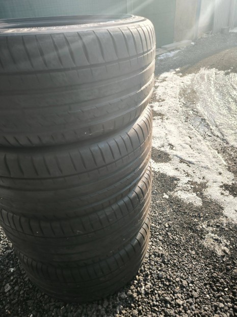 255/40R19 275/40R19 k�tsz�les Michelin ny�ri gumi R19 Ford Mustang