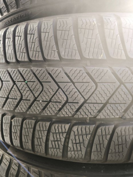255/40R20 2022 újszerű Pirelli téligumi 255/40 R20