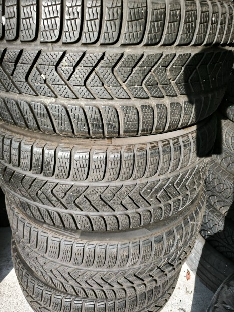 255/40R20 Pirelli téligumi 255/40 20