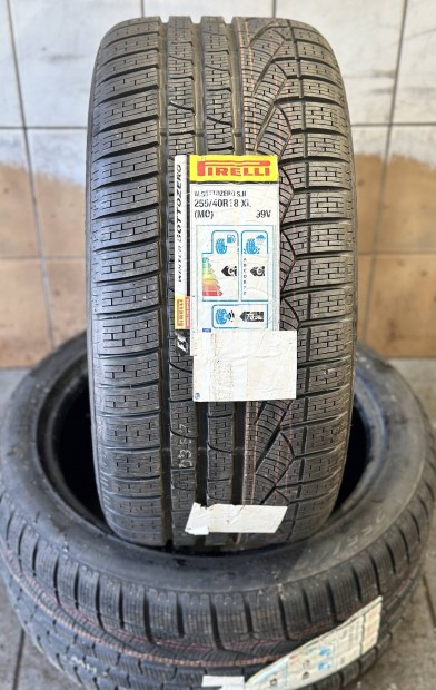 255/40 R18 Pirelli j