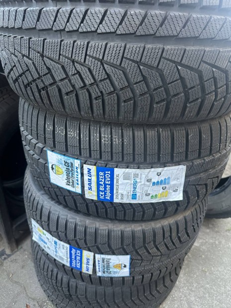 255/40 R18 Sailun téli Új
