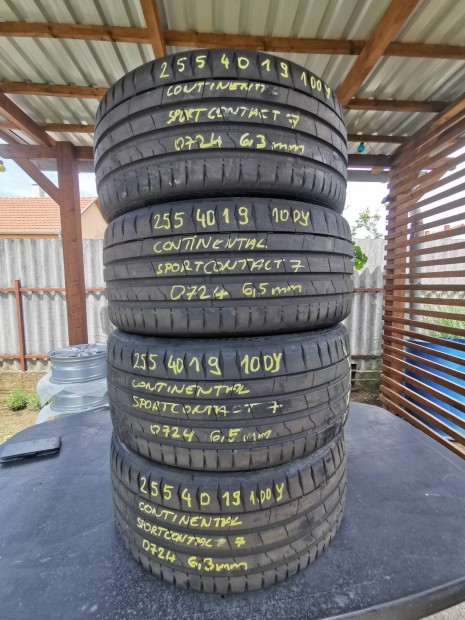 255 40 R19 Continental