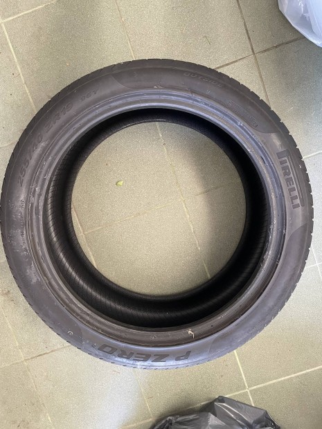 255/40 R19 Pirelli nyárigumi szett