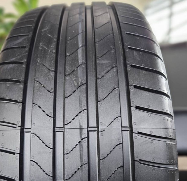 255/40 R21 új nyári gumi