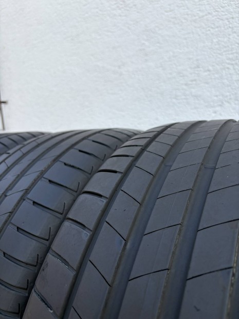 255/40r20 255/40R20