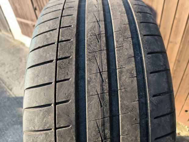 255/45R19 Vredestein ny�rigumik 75e/4db 255/45 R19