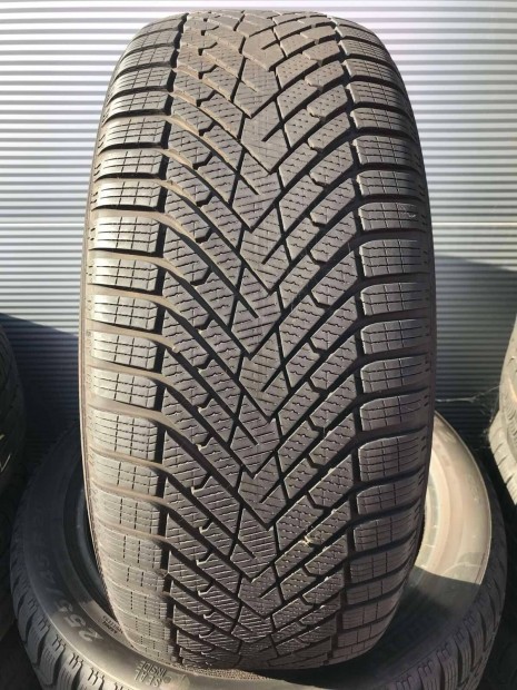 255/45R20 255/45 R20 újszerű Pirelli téli gumi ÁR/db Dot23